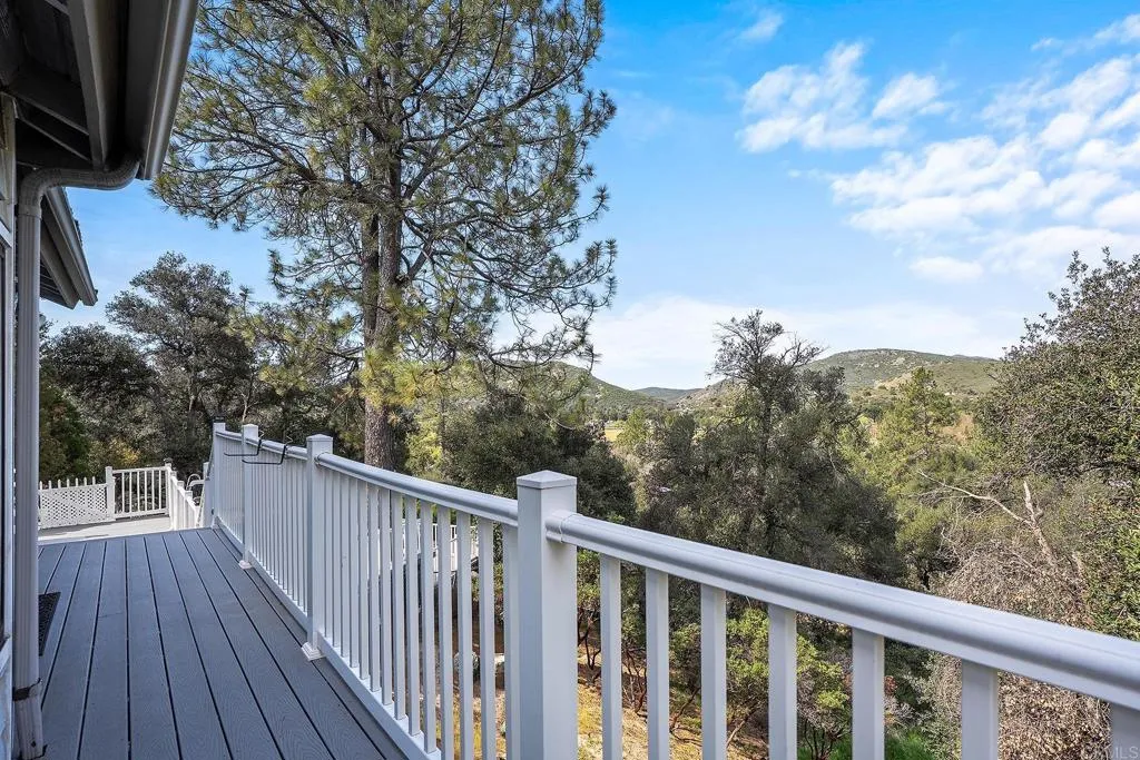 https://cdn.realtyfeed.com/cdn/127/306700477/2f0ed9f12e4ce2f077363de74dc27e08.webp