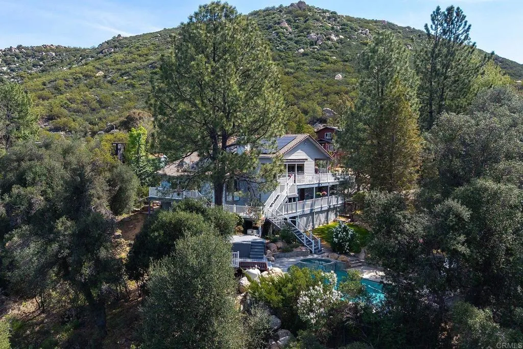 https://cdn.realtyfeed.com/cdn/127/306700477/e1b67638223c63831617a72bc77fb7a0.webp