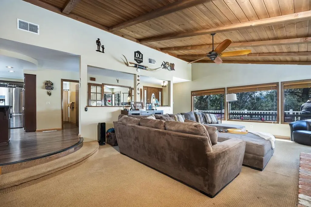 https://cdn.realtyfeed.com/cdn/127/306700477/f2070827ccd762aa0522731a1045e458.webp