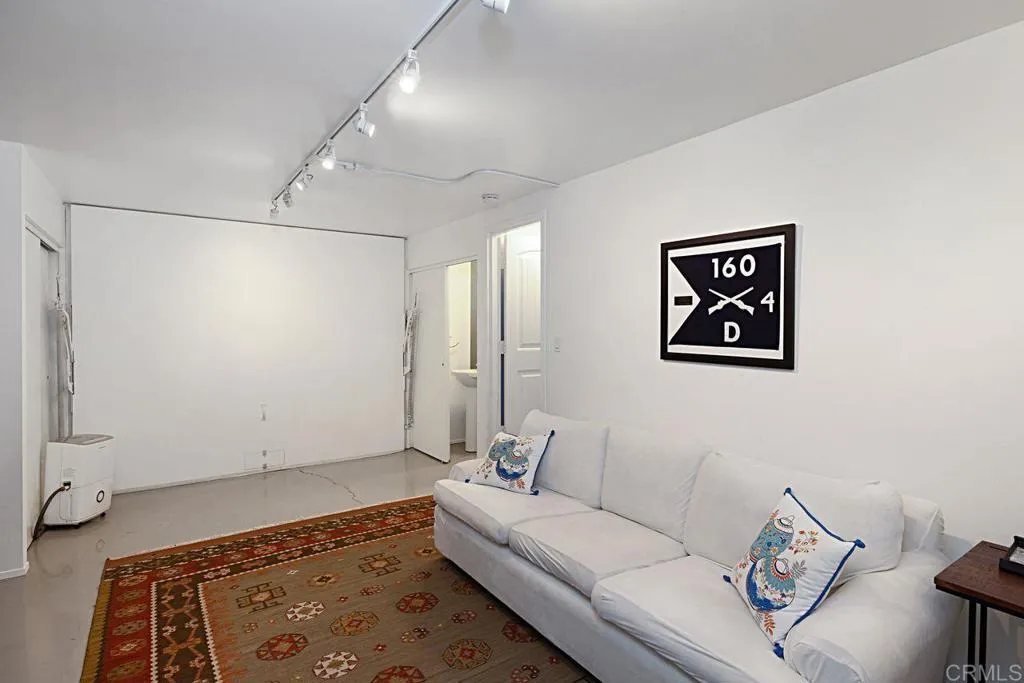 https://cdn.realtyfeed.com/cdn/127/306700515/4bd67d549c3157d1a227917f63186b55.webp