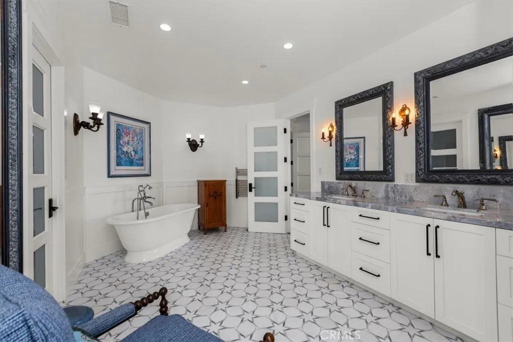 https://cdn.realtyfeed.com/cdn/127/306700556/ef1679944405277ca0bbc99f9ed20ba7.webp