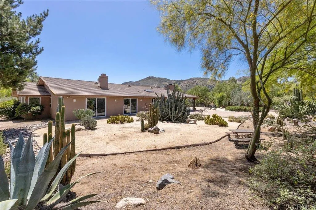 https://cdn.realtyfeed.com/cdn/127/306700625/03190c32d6be6447679a69732d256429.webp
