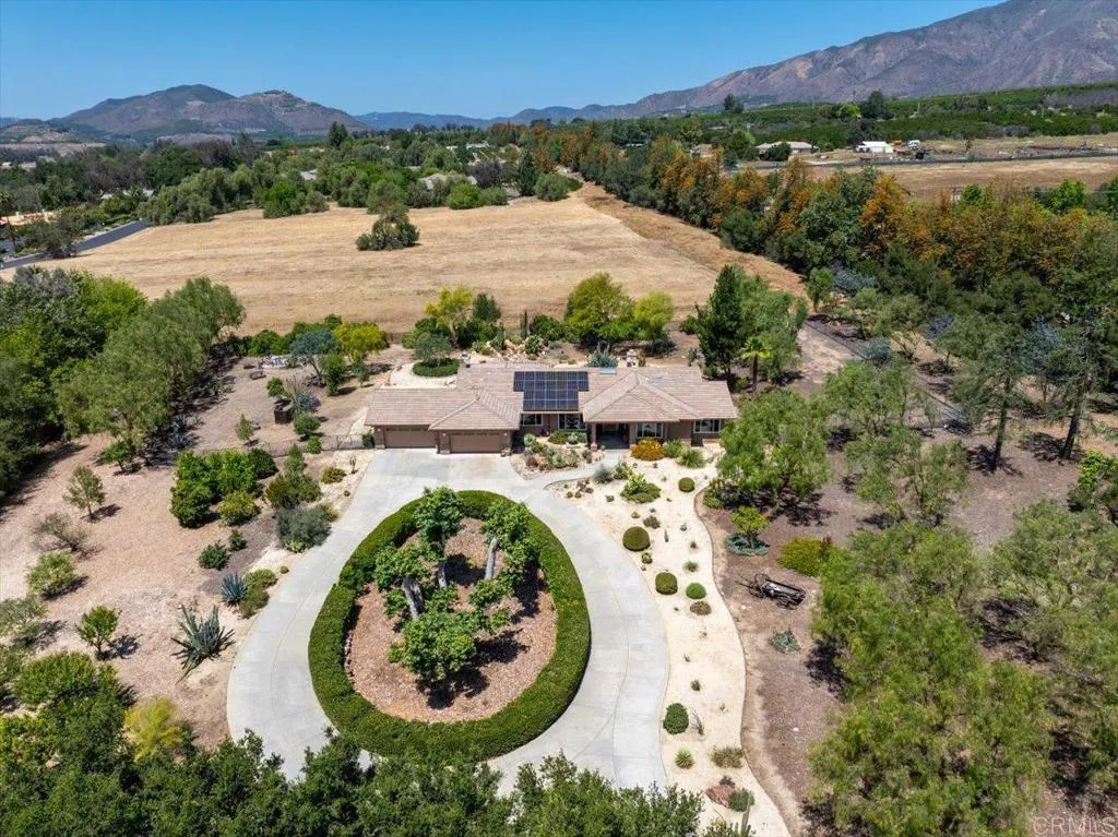 https://cdn.realtyfeed.com/cdn/127/306700625/0ade8fe513bea70f75dff665927688a1.webp