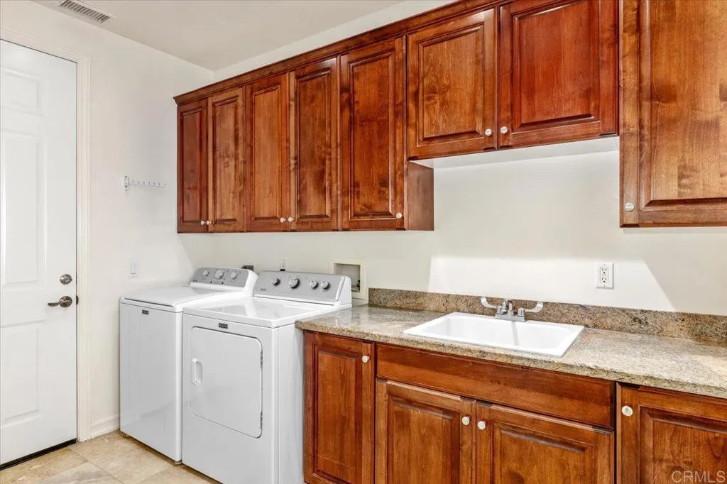 https://cdn.realtyfeed.com/cdn/127/306700625/4a8759f6c6d6c86e2395aef690a6cd9f.webp
