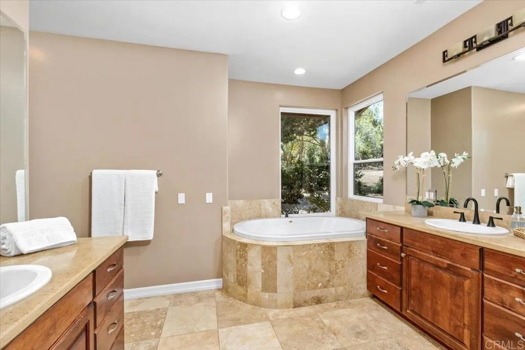 https://cdn.realtyfeed.com/cdn/127/306700625/4af448c858dd49ae5e3c043f141781b7.webp