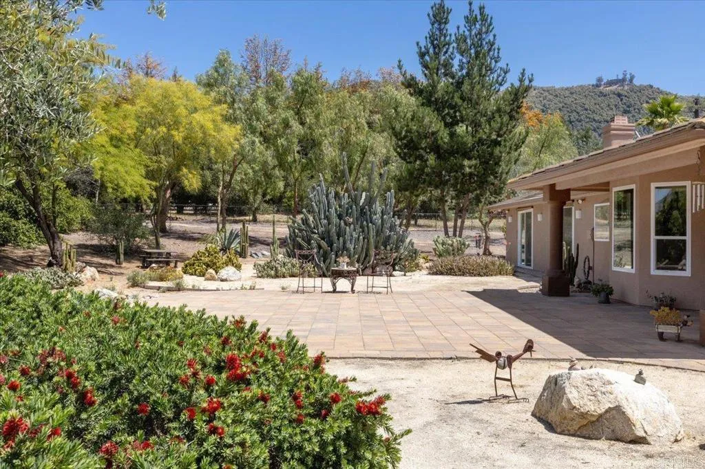 https://cdn.realtyfeed.com/cdn/127/306700625/573cd71ba0300d4ea11801885ebbb260.webp