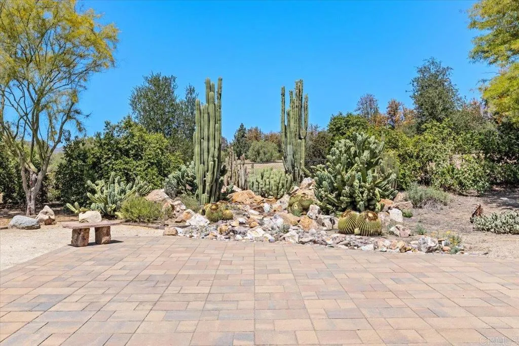 https://cdn.realtyfeed.com/cdn/127/306700625/6879db4acdaef23b459269339c12dcca.webp