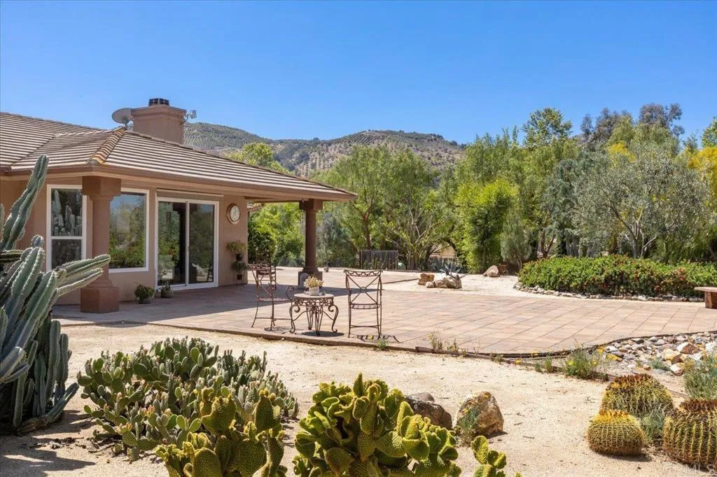 https://cdn.realtyfeed.com/cdn/127/306700625/98f819209305bcba1d883ab5e9a1e5a5.webp