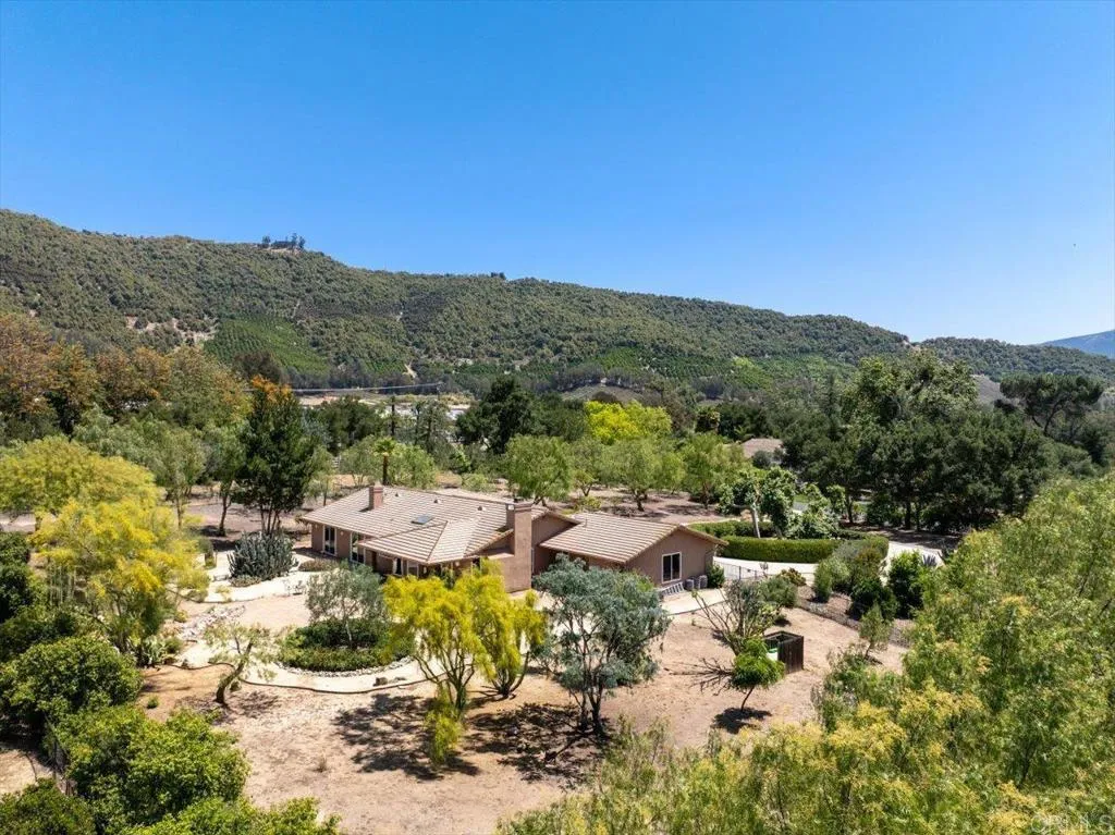 https://cdn.realtyfeed.com/cdn/127/306700625/a8a03e0903f186b943552bdee64d3190.webp