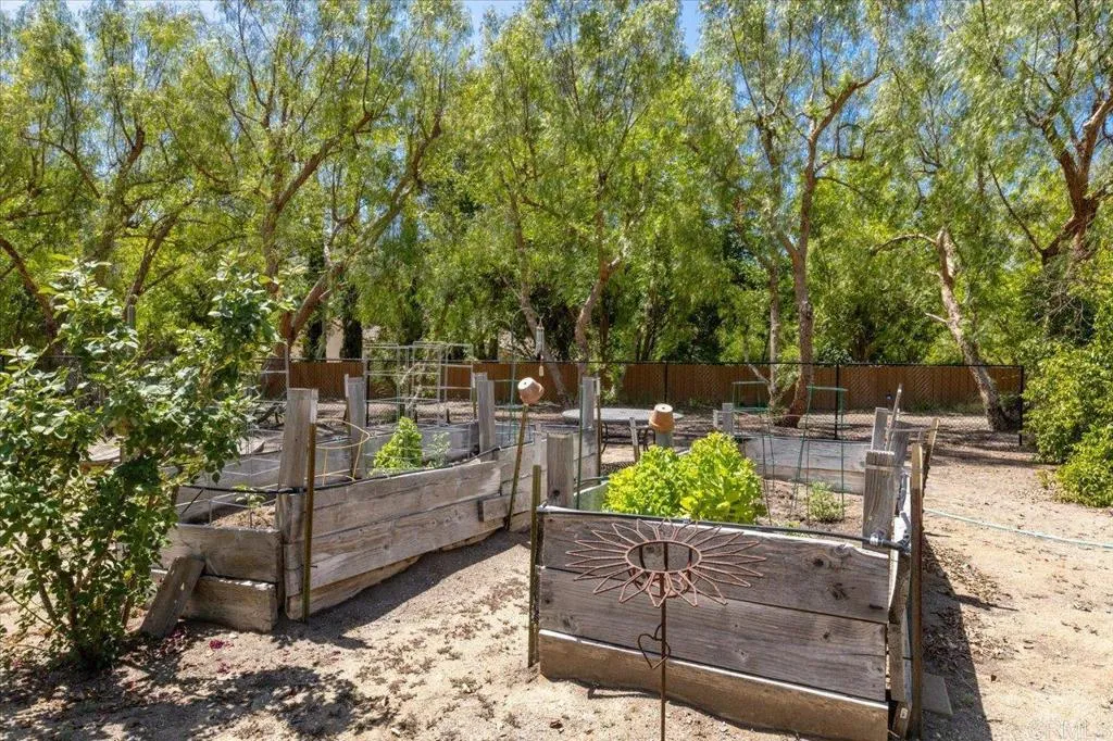 https://cdn.realtyfeed.com/cdn/127/306700625/ef1b9ef353f3c67fbebf1256a3d991d2.webp