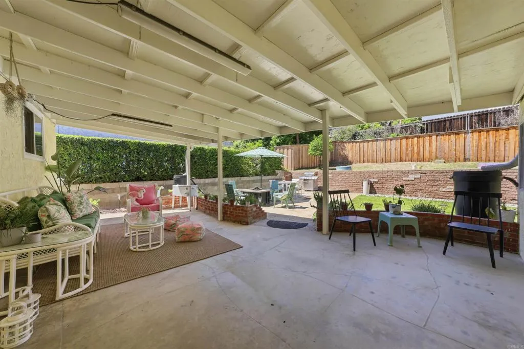 https://cdn.realtyfeed.com/cdn/127/306700670/19a9f1f78ca5f1332f7f9918e00de29d.webp