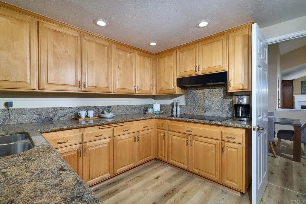 https://cdn.realtyfeed.com/cdn/127/306700692/403ca7f01310d48d16b98d64ff7442b0.webp