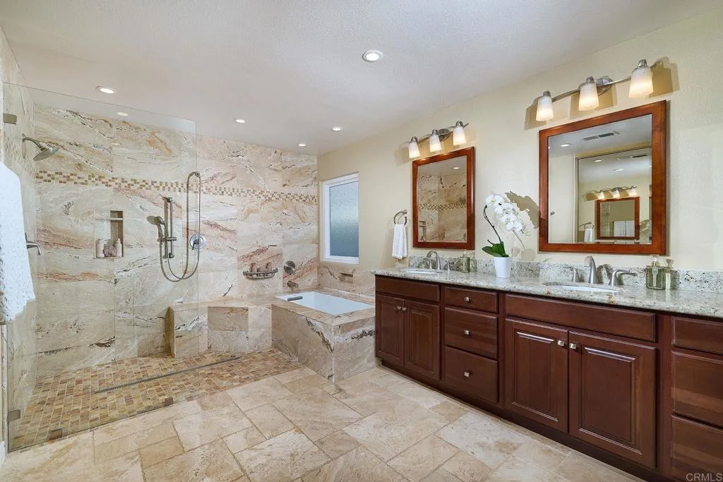 https://cdn.realtyfeed.com/cdn/127/306700692/51cb4a9c072591327487d12db81ad855.webp