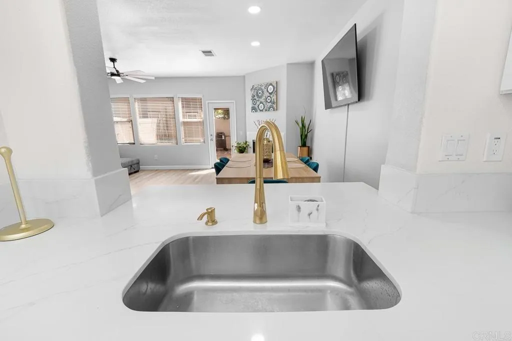 https://cdn.realtyfeed.com/cdn/127/306700693/9c311a2be9cf8235c60814d32848cbcb.webp