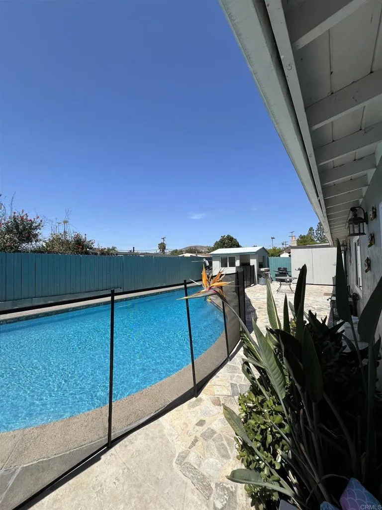https://cdn.realtyfeed.com/cdn/127/306700718/a1dfcf8f59589faa8e321ede227c84af.webp
