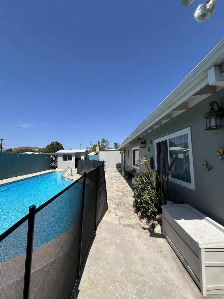 https://cdn.realtyfeed.com/cdn/127/306700718/c4ef79745450366a37250cc22b216f12.webp