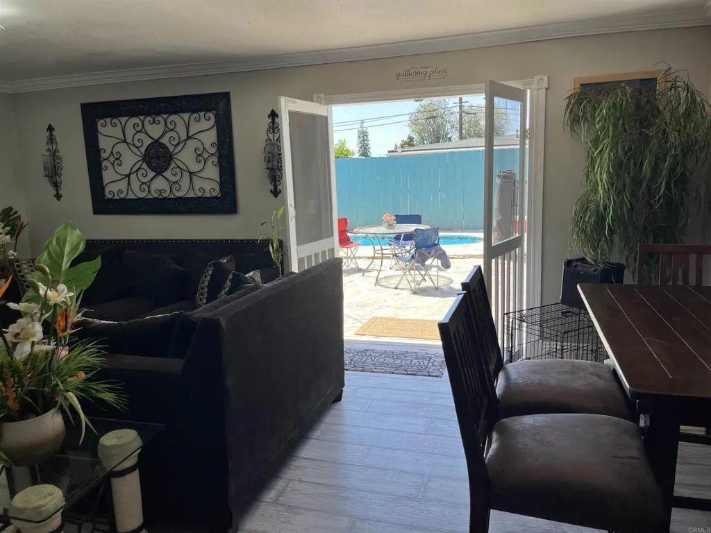https://cdn.realtyfeed.com/cdn/127/306700718/f12747e9c907a518e045a120bbfc5a76.webp
