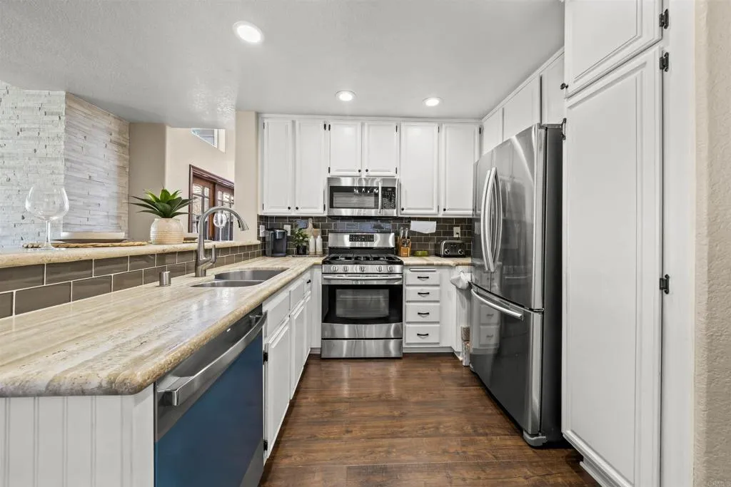 https://cdn.realtyfeed.com/cdn/127/306700784/9d54cf3955e94cffe14f5031abafac05.webp