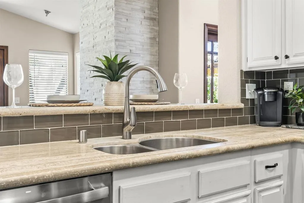 https://cdn.realtyfeed.com/cdn/127/306700784/e16fd5fee7541405f8ab61c9948db518.webp