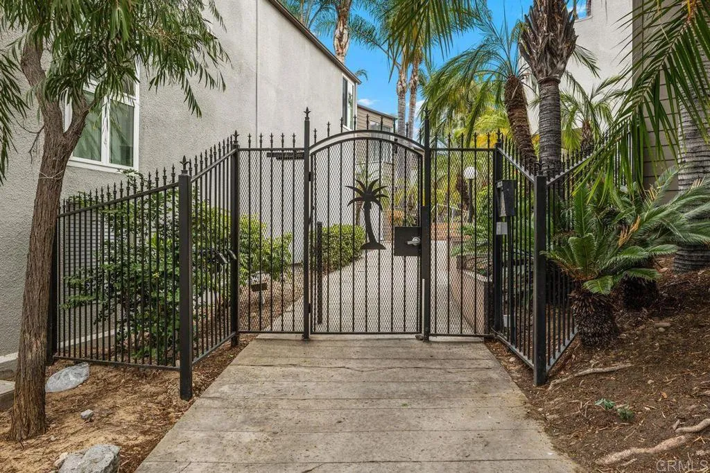 https://cdn.realtyfeed.com/cdn/127/306700802/e4d5aaa62d24557094febc37c0ce921f.webp