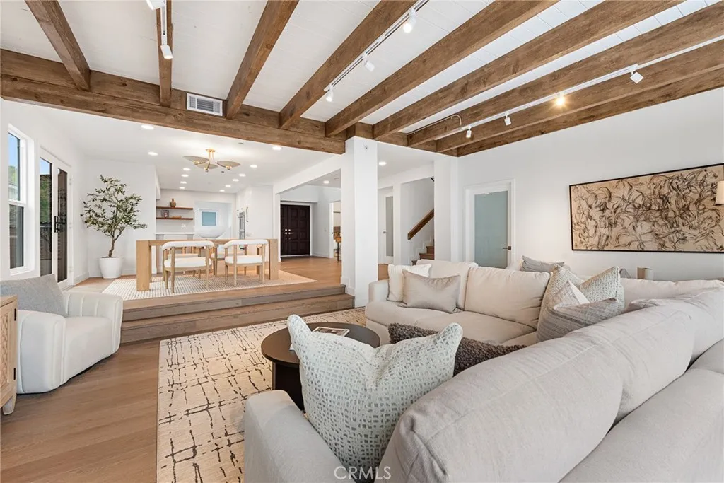 19 Geneva, Long Beach, CA, 90803