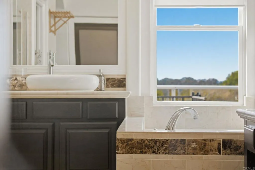 https://cdn.realtyfeed.com/cdn/127/306700941/a79a4a82d4d87fc5edfa245808236f74.webp
