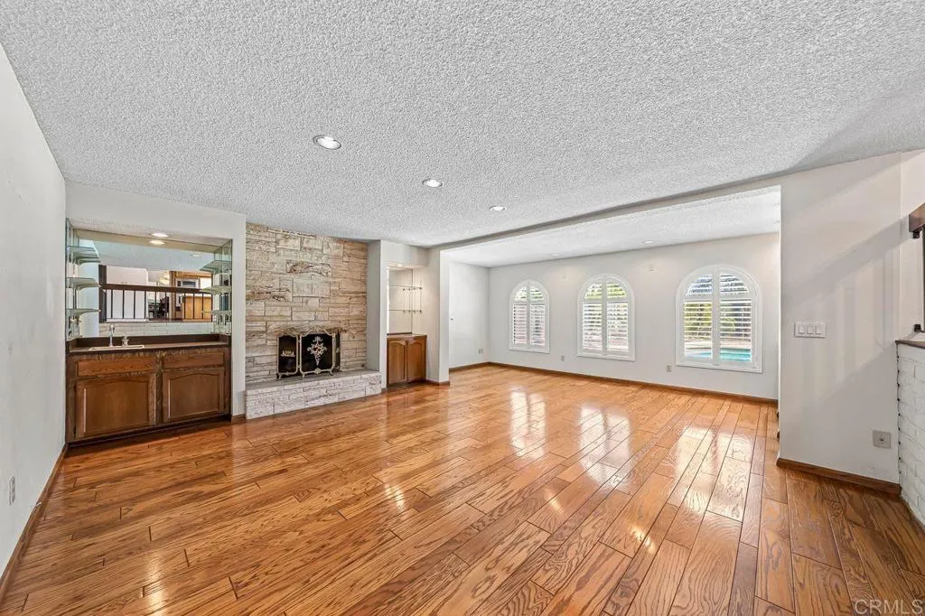 https://cdn.realtyfeed.com/cdn/127/306700996/525e6a0e8cd2a61e6e682229c6d21ea4.webp