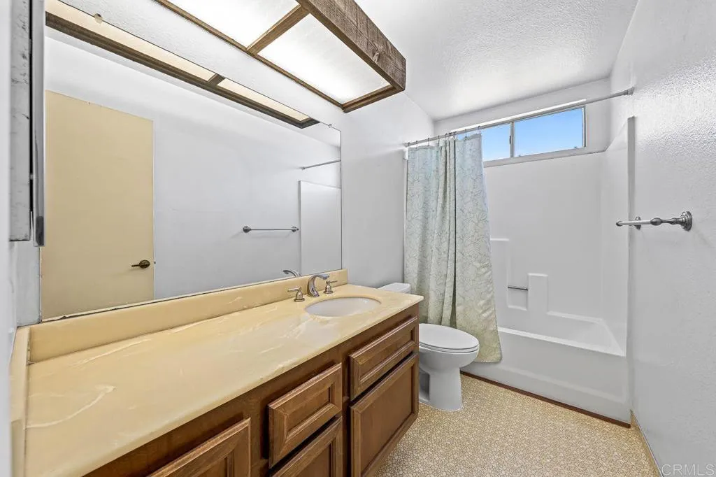 https://cdn.realtyfeed.com/cdn/127/306700996/892e4b82e07501bcdffcb6adcbc495bc.webp