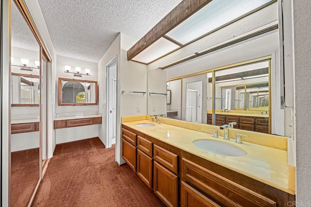 https://cdn.realtyfeed.com/cdn/127/306700996/9d23ef965b2a85d79cbe78046d10d948.webp