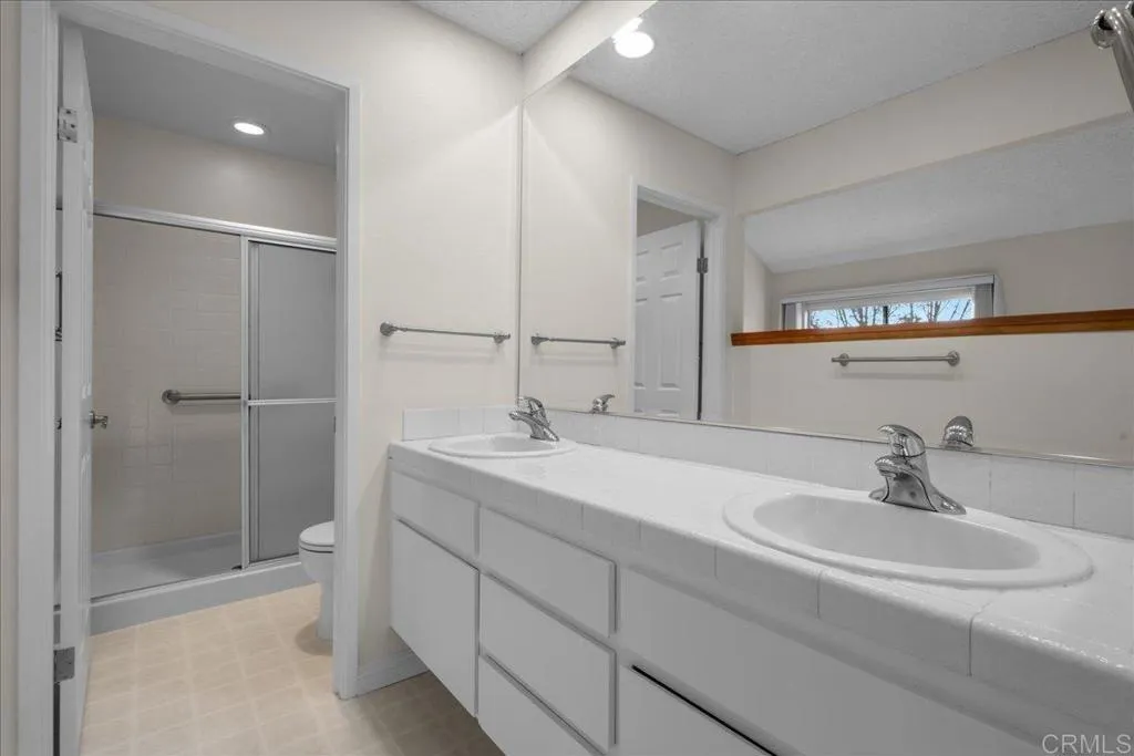 https://cdn.realtyfeed.com/cdn/127/306701040/24bef54693a010c2c872f5a4a272c345.webp