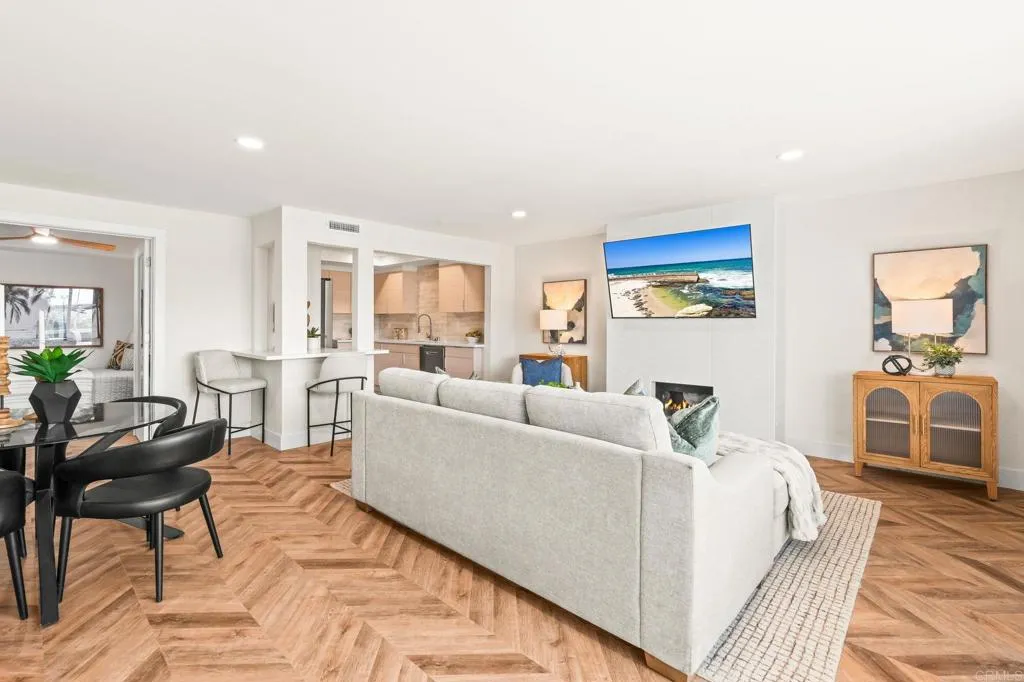 https://cdn.realtyfeed.com/cdn/127/306701050/6ec49168c6faac0166cc3827db4f42b8.webp