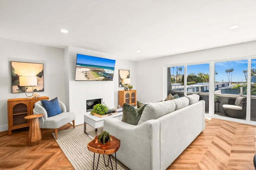 https://cdn.realtyfeed.com/cdn/127/306701050/c0ce5f32afcb3845e1ad6008afffac58.webp