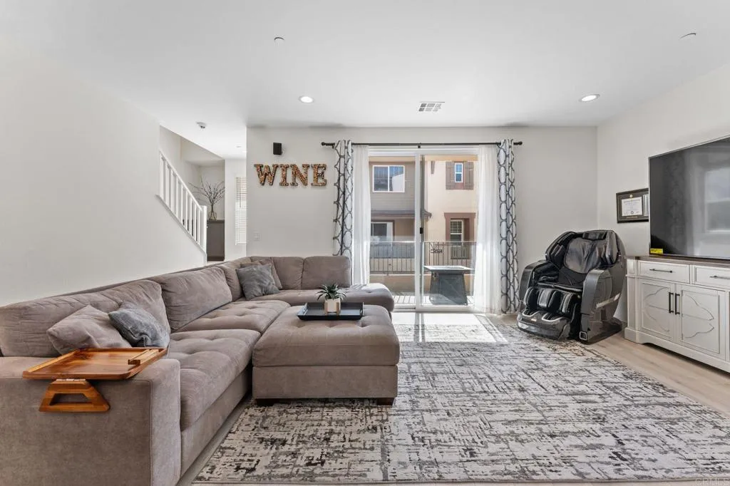 https://cdn.realtyfeed.com/cdn/127/306701065/2afc40c17b497ffcac2cee3cf63a0f32.webp