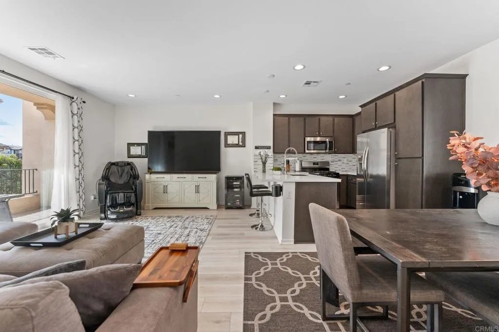 https://cdn.realtyfeed.com/cdn/127/306701065/f90fe36bb8fa77988fe08a8a360ace32.webp