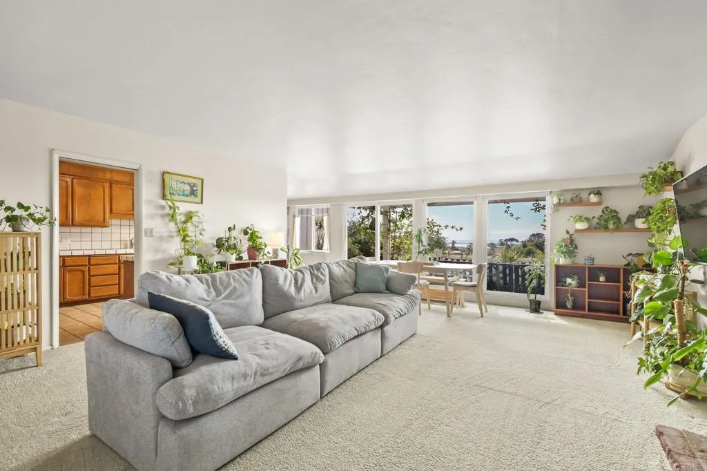 https://cdn.realtyfeed.com/cdn/127/306701106/1d2c1fe2e80e32ebcaa59155847381a3.webp