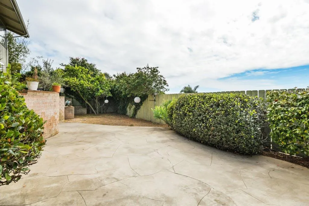 https://cdn.realtyfeed.com/cdn/127/306701106/37d61f74c09fb289c19f1e0fa33c1bd2.webp