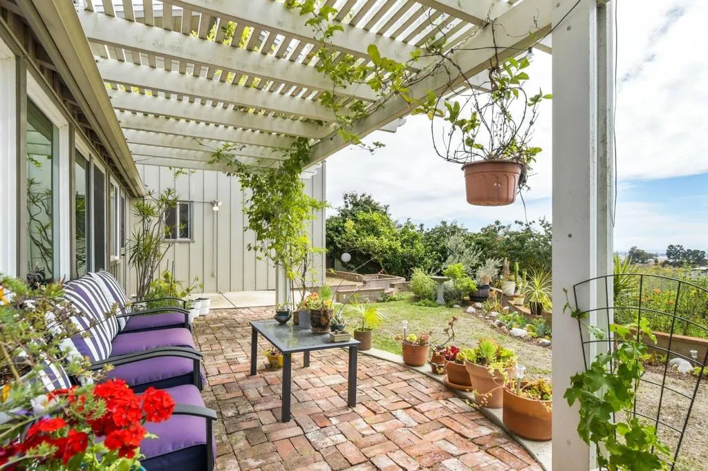 https://cdn.realtyfeed.com/cdn/127/306701106/63db6195e3fec73b7cdc2ca5002cff92.webp