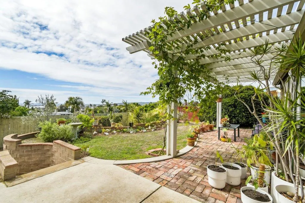 https://cdn.realtyfeed.com/cdn/127/306701106/677617e2d3427d32d19241b79f9ca786.webp