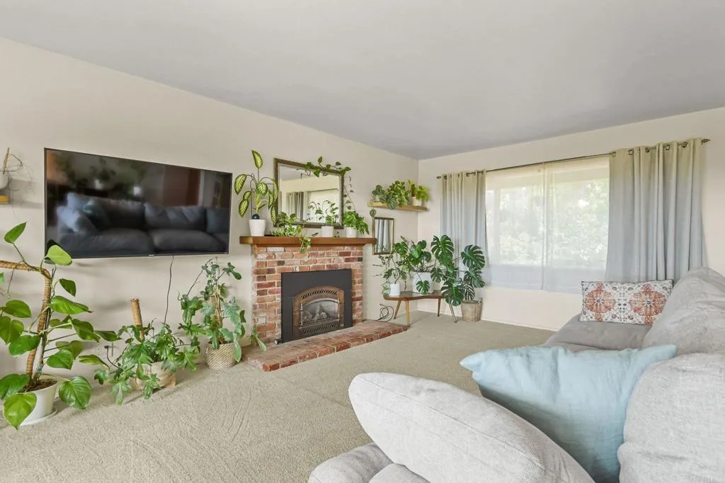 https://cdn.realtyfeed.com/cdn/127/306701106/6cb9bd71ada39b473a155ab6605f67cb.webp