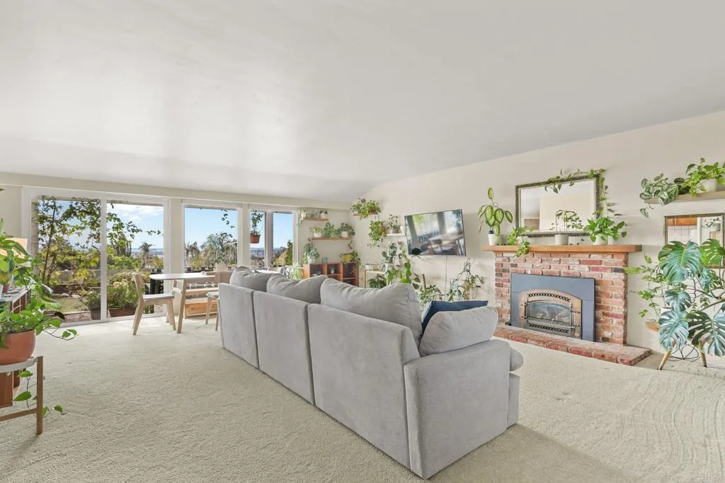 https://cdn.realtyfeed.com/cdn/127/306701106/cab8eb5cdf66e03502f8bb8d89430ed1.webp
