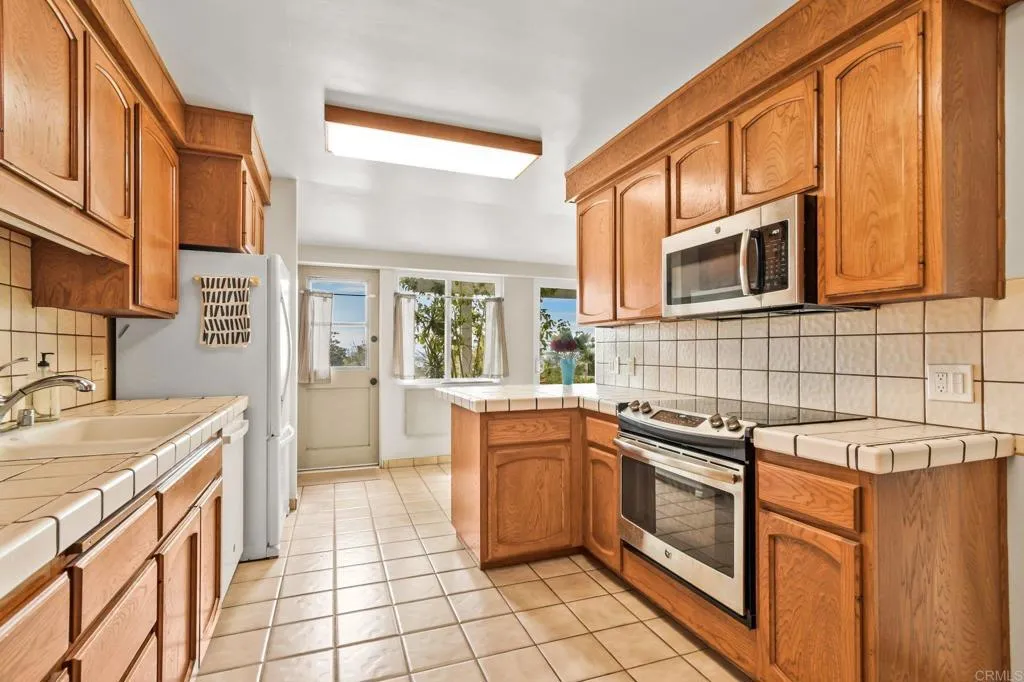 https://cdn.realtyfeed.com/cdn/127/306701106/dc671daac7039ba1c43f18f09c76bb36.webp