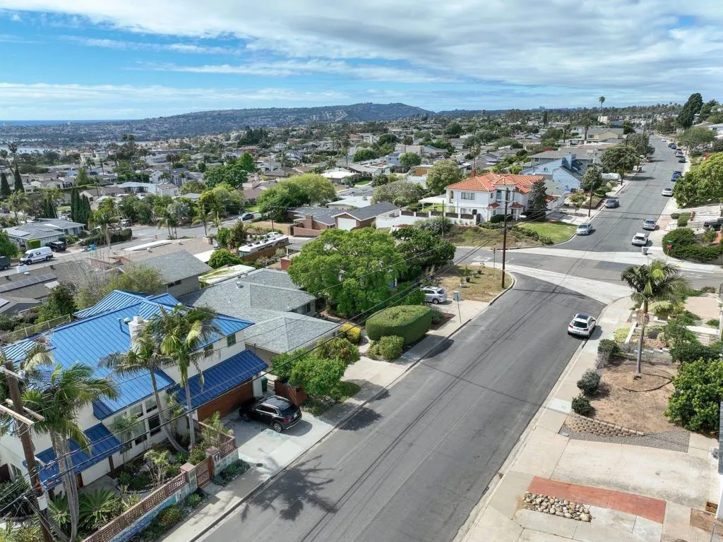 https://cdn.realtyfeed.com/cdn/127/306701106/fcbc205f8911249ef2c8aa21f3847f09.webp
