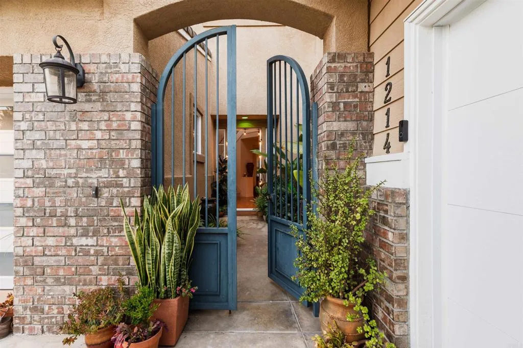 https://cdn.realtyfeed.com/cdn/127/306701107/860051fef72fabbd390d41b038b1d1ce.webp