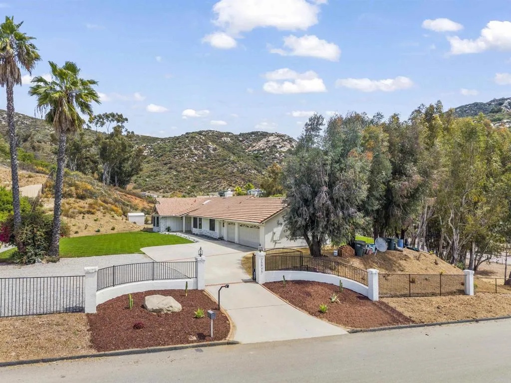 https://cdn.realtyfeed.com/cdn/127/306701122/160ea60660d7de38602e0d4ffd5ad7a4.webp