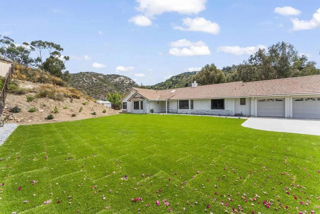 https://cdn.realtyfeed.com/cdn/127/306701122/83109aca974470687a8943d879a5b913.webp