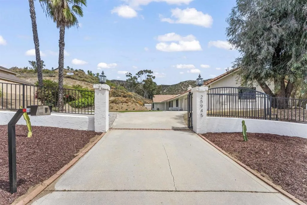 https://cdn.realtyfeed.com/cdn/127/306701122/e5aff59e34f7eccc52aab6fbdab61f2f.webp
