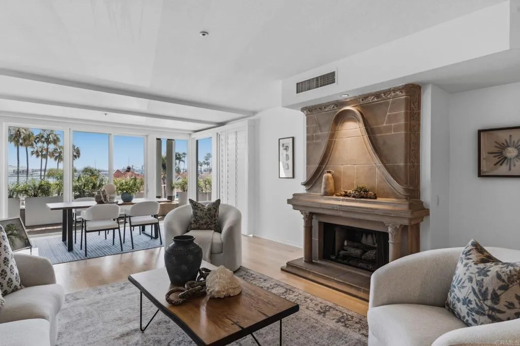 https://cdn.realtyfeed.com/cdn/127/306701353/614e19b11729fa4a7943f14493dd01a1.webp