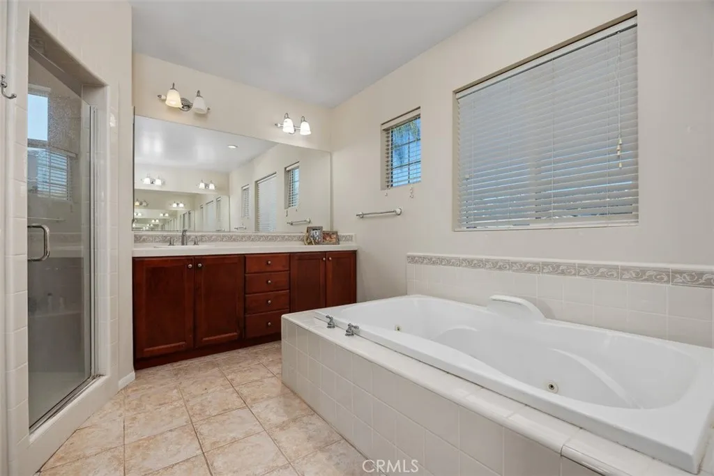 https://cdn.realtyfeed.com/cdn/127/306701573/1c1a0274006759f283aed4d0b7bf25b0.webp