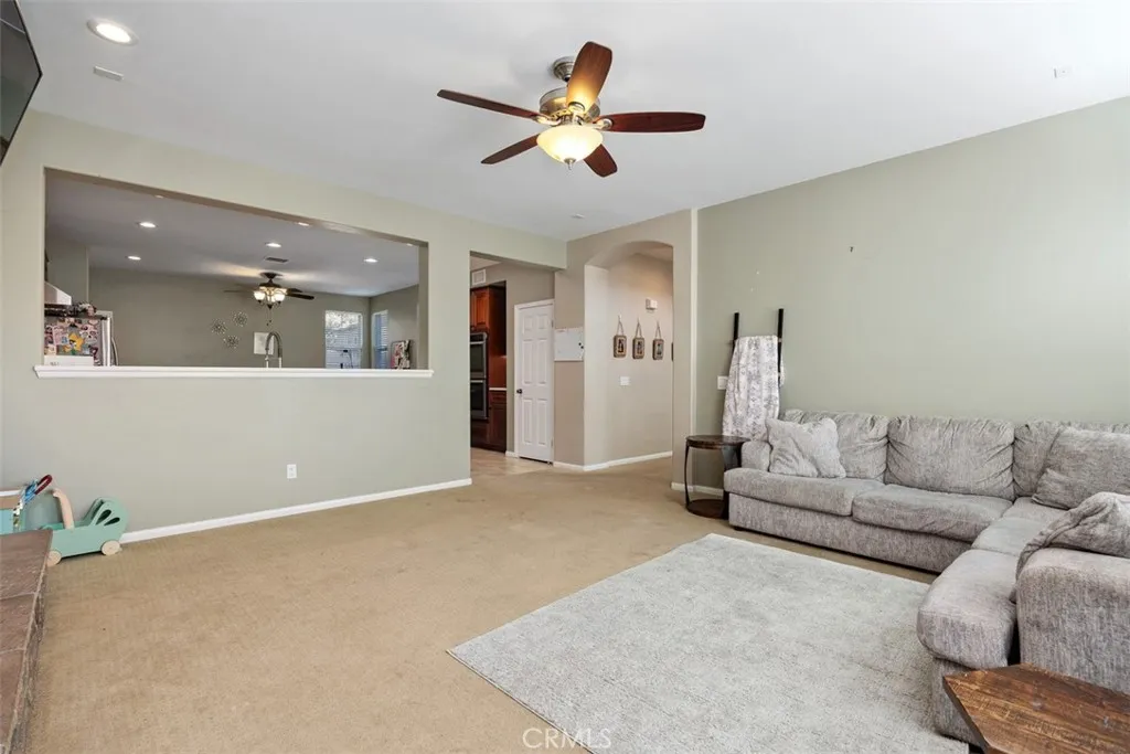 https://cdn.realtyfeed.com/cdn/127/306701573/416ece4d2640fbd65727497cea53cf00.webp