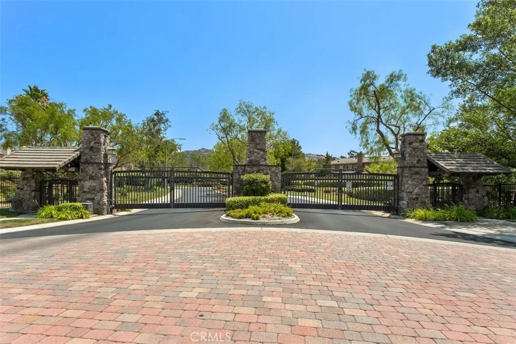 https://cdn.realtyfeed.com/cdn/127/306701573/d159e80f51591fdbb755412e54c74fb7.webp